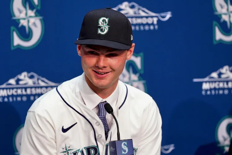 Mariners calling up prized lefty Kade Anderson